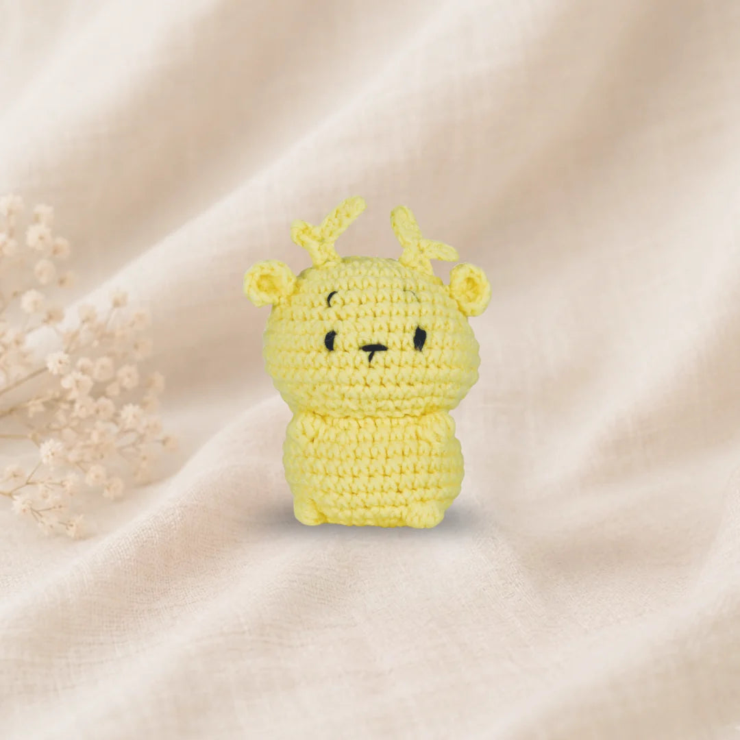 The Knitty Critters Gilbert Giraffe Pouch Pals