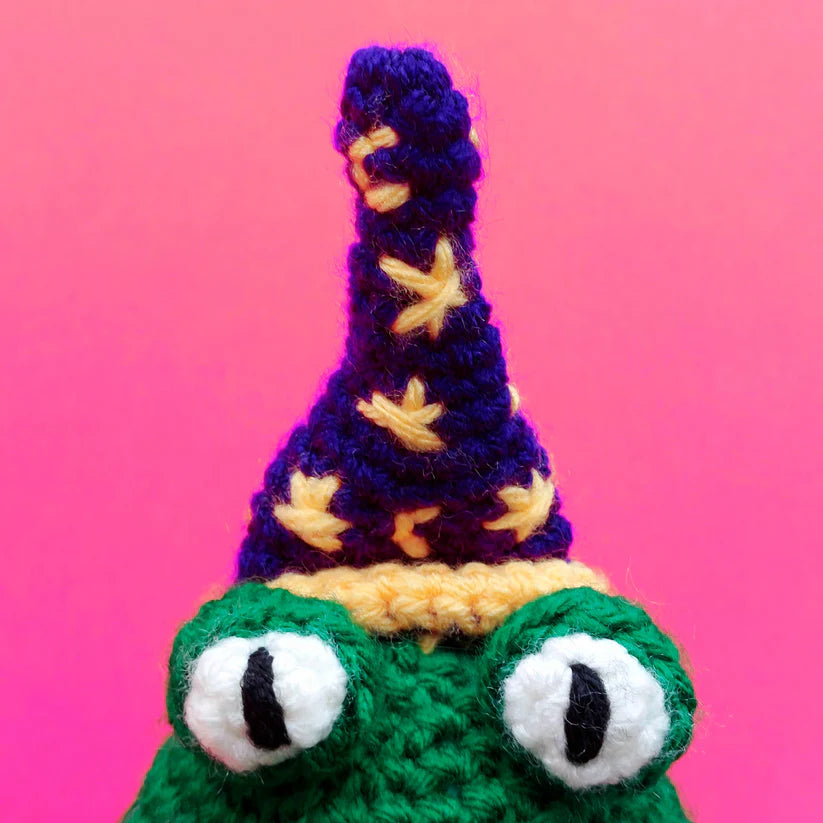 Wee Woolly Wonderfuls - Fizzy The Wizard Frog