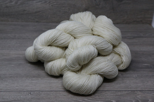 Undyed Deluxe Sock 4ply with Gold Stellina